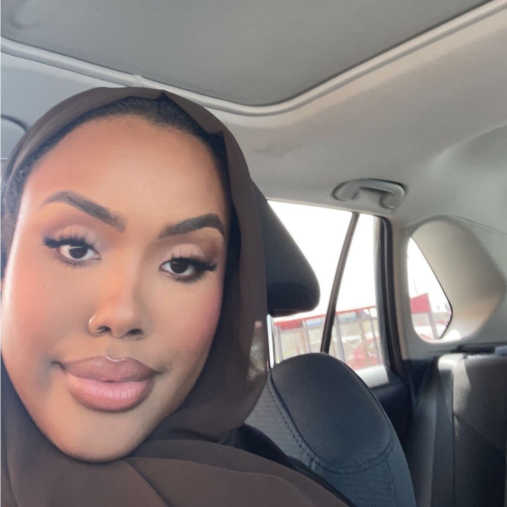 Meet your Posher, Aisha